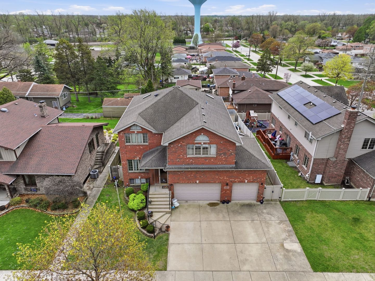 5733 W 97th Street Property Photo 4