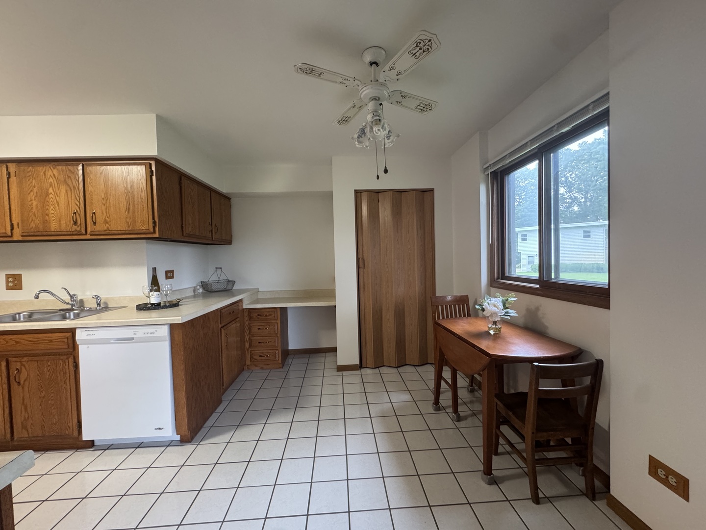 650 Waverly Drive B Property Photo 7
