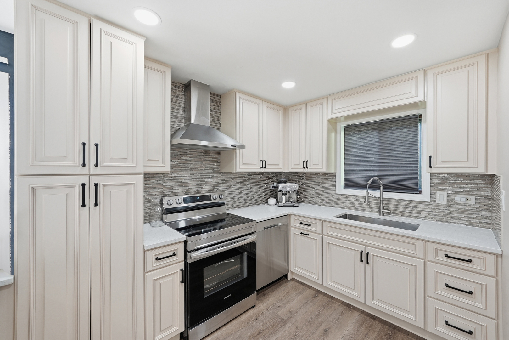 6233 N Niagara Avenue 4a Property Photo 6