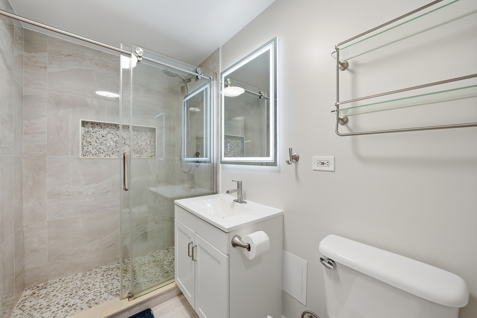 6233 N Niagara Avenue 4a Property Photo 8