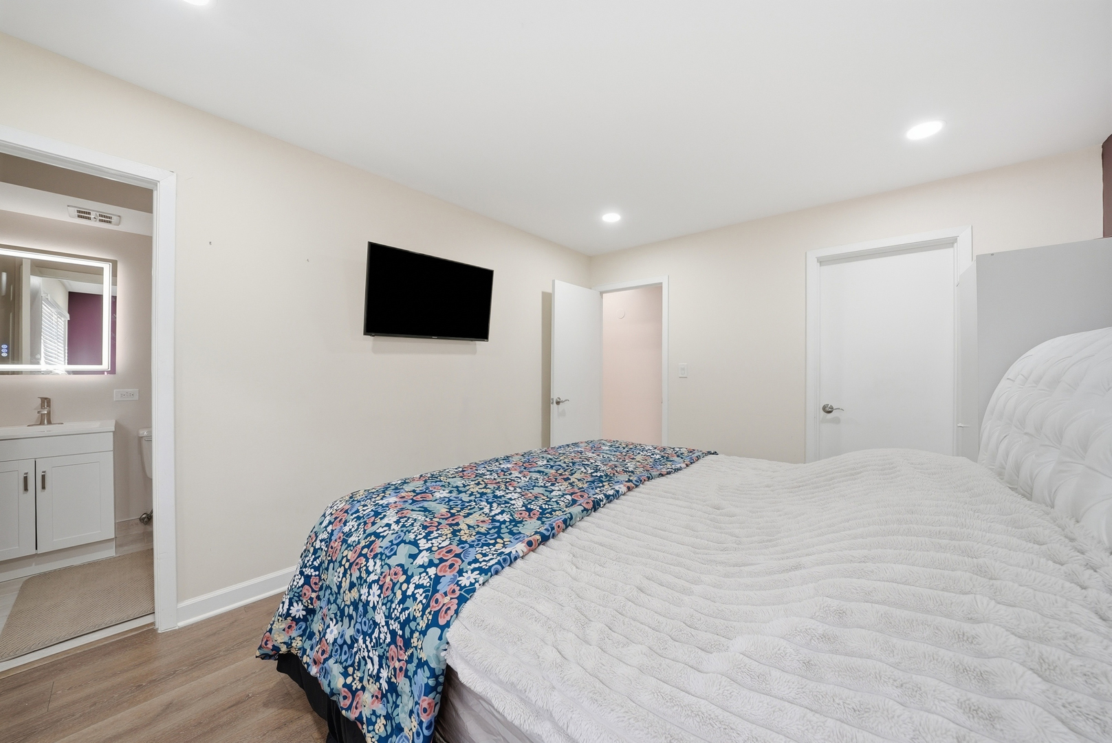 6233 N Niagara Avenue 4a Property Photo 10