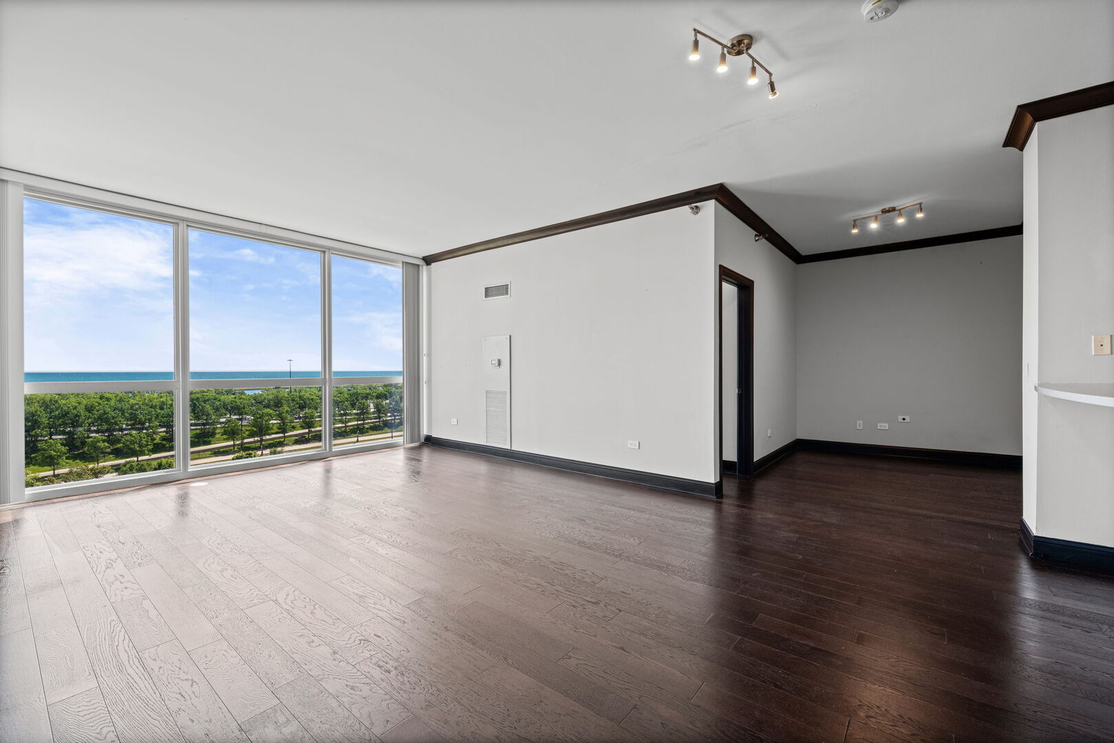 1841 S Calumet Avenue 803 Property Photo 4