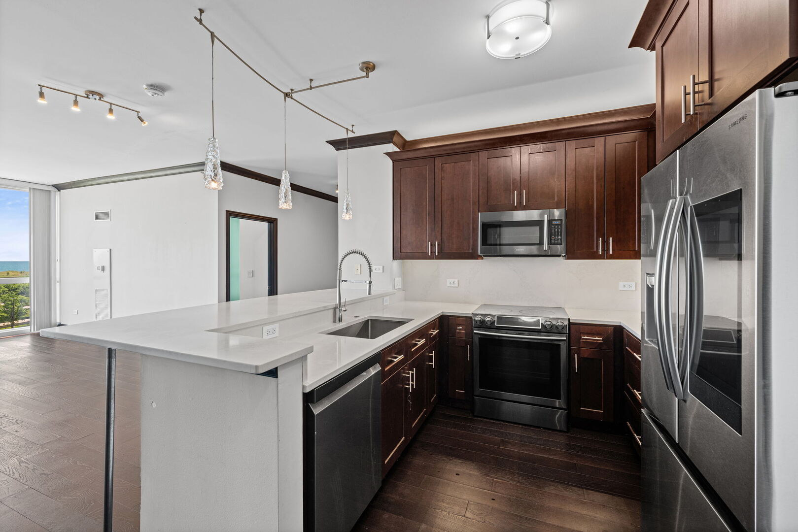 1841 S Calumet Avenue 803 Property Photo 5