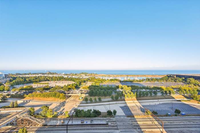 1841 S Calumet Avenue 803 Property Photo 21