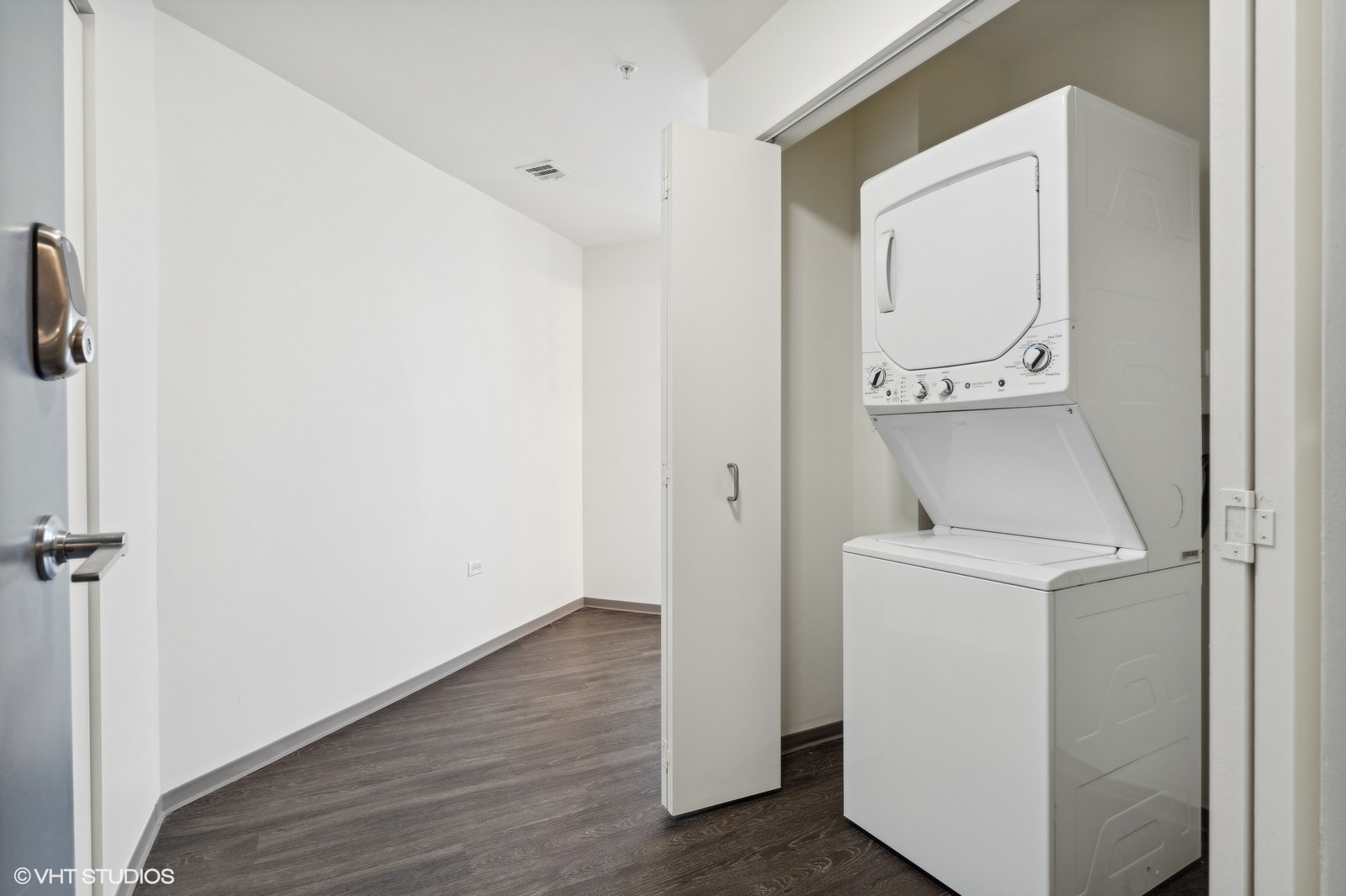 1920 N Milwaukee Avenue 306 Property Photo 15
