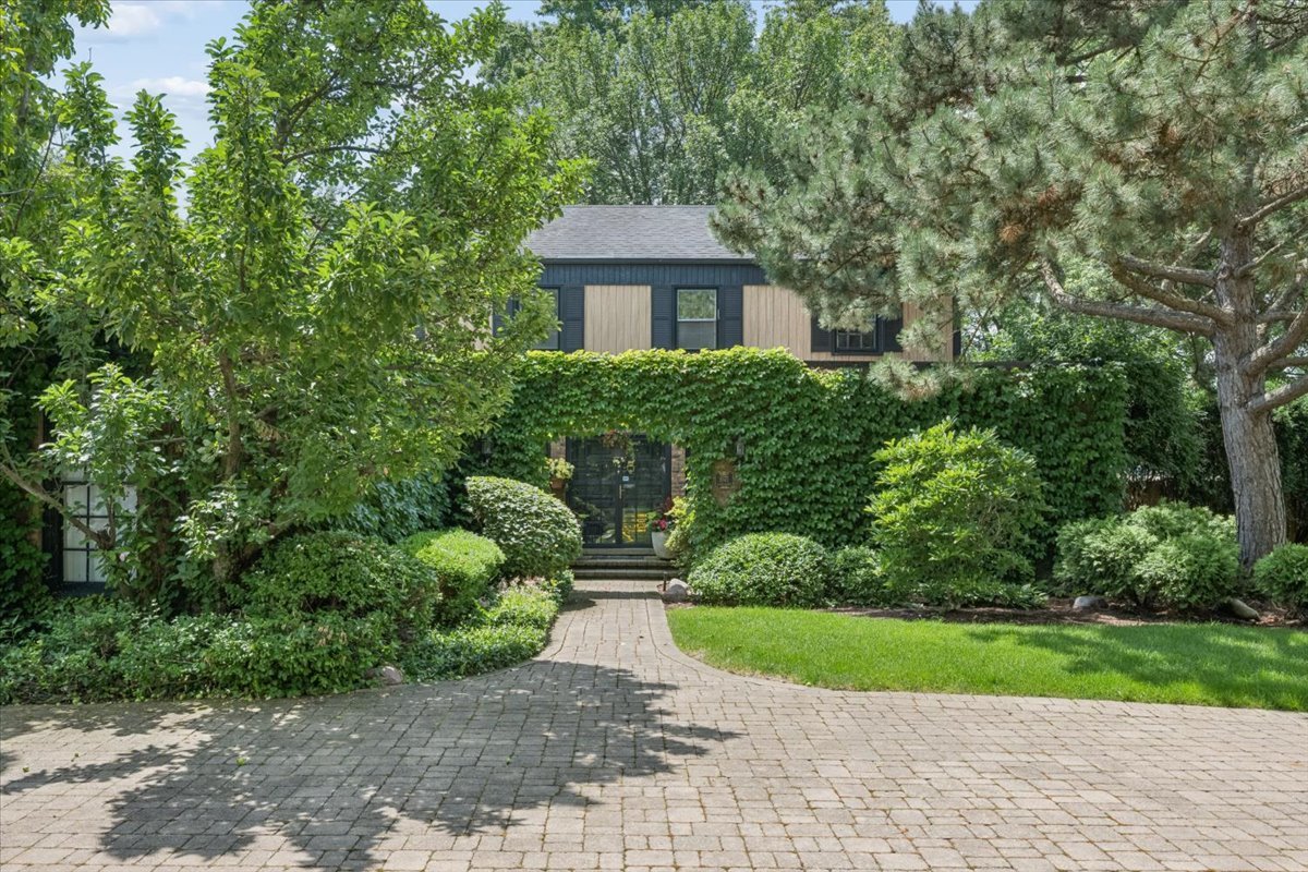 1075 North Avenue Property Photo 1
