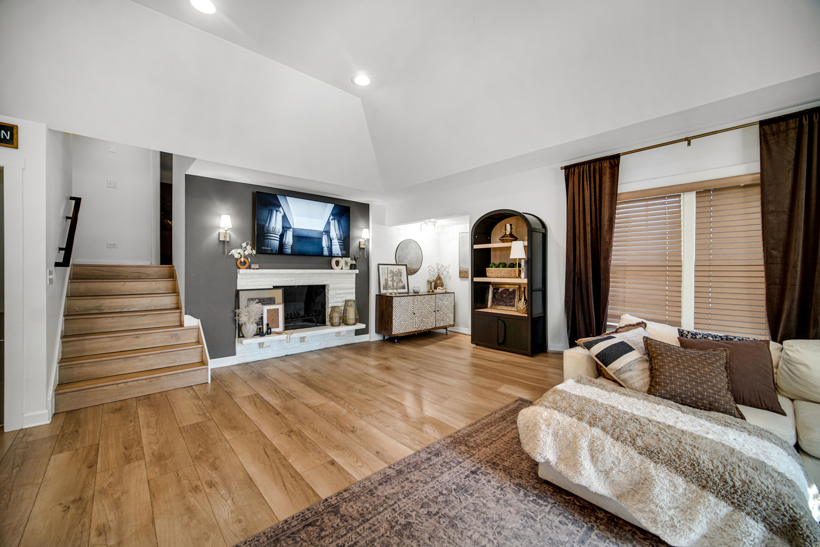 209 S Chase Street Property Photo 7