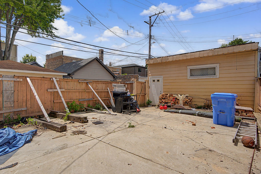 3442 S Lowe Avenue Property Photo 4