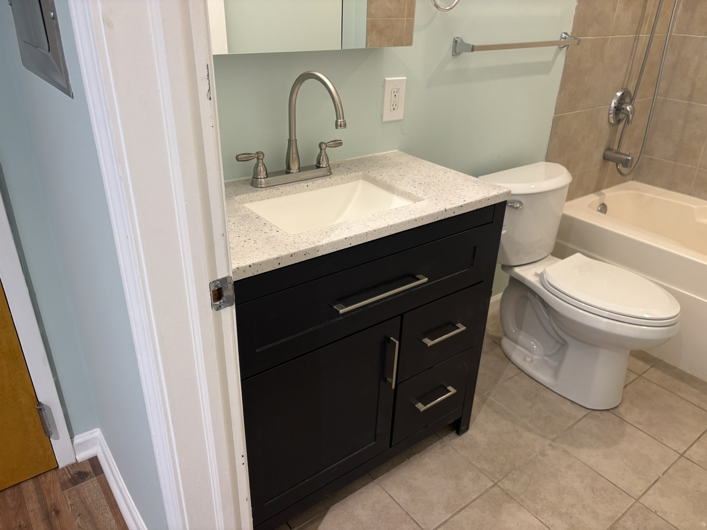 1122 W Catalpa Avenue 902 Property Photo 13