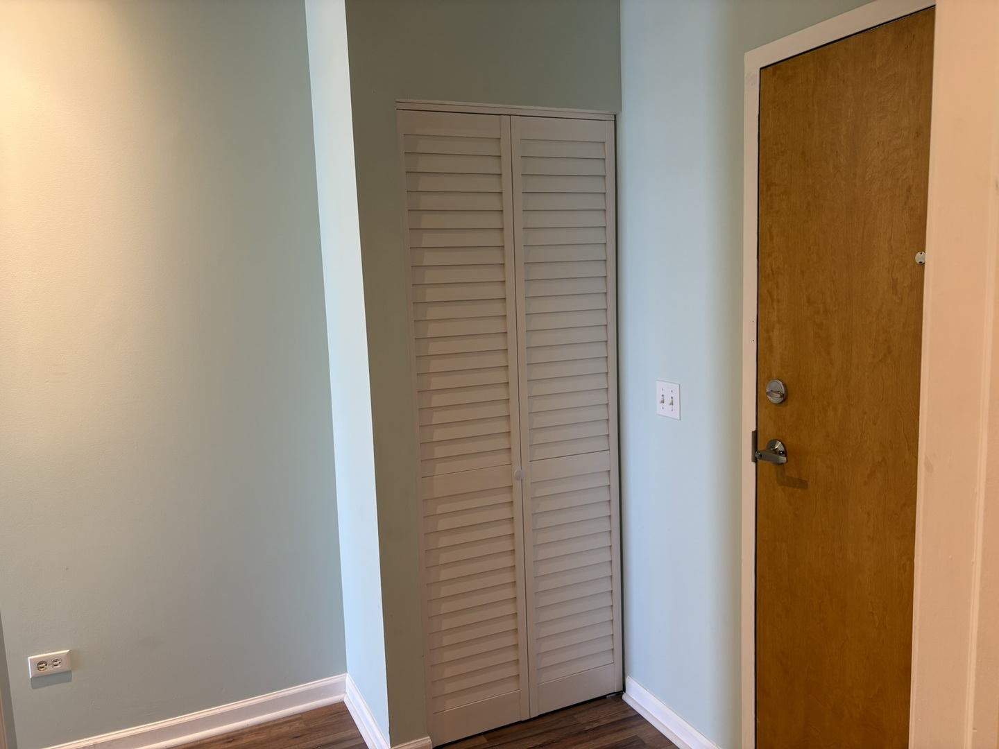 1122 W Catalpa Avenue 902 Property Photo 14