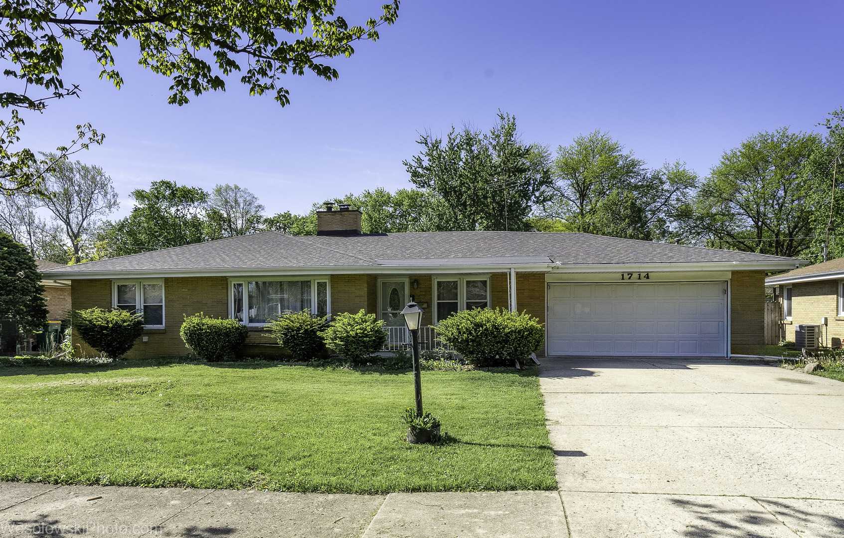 1714 Mayfield Avenue Property Photo 2