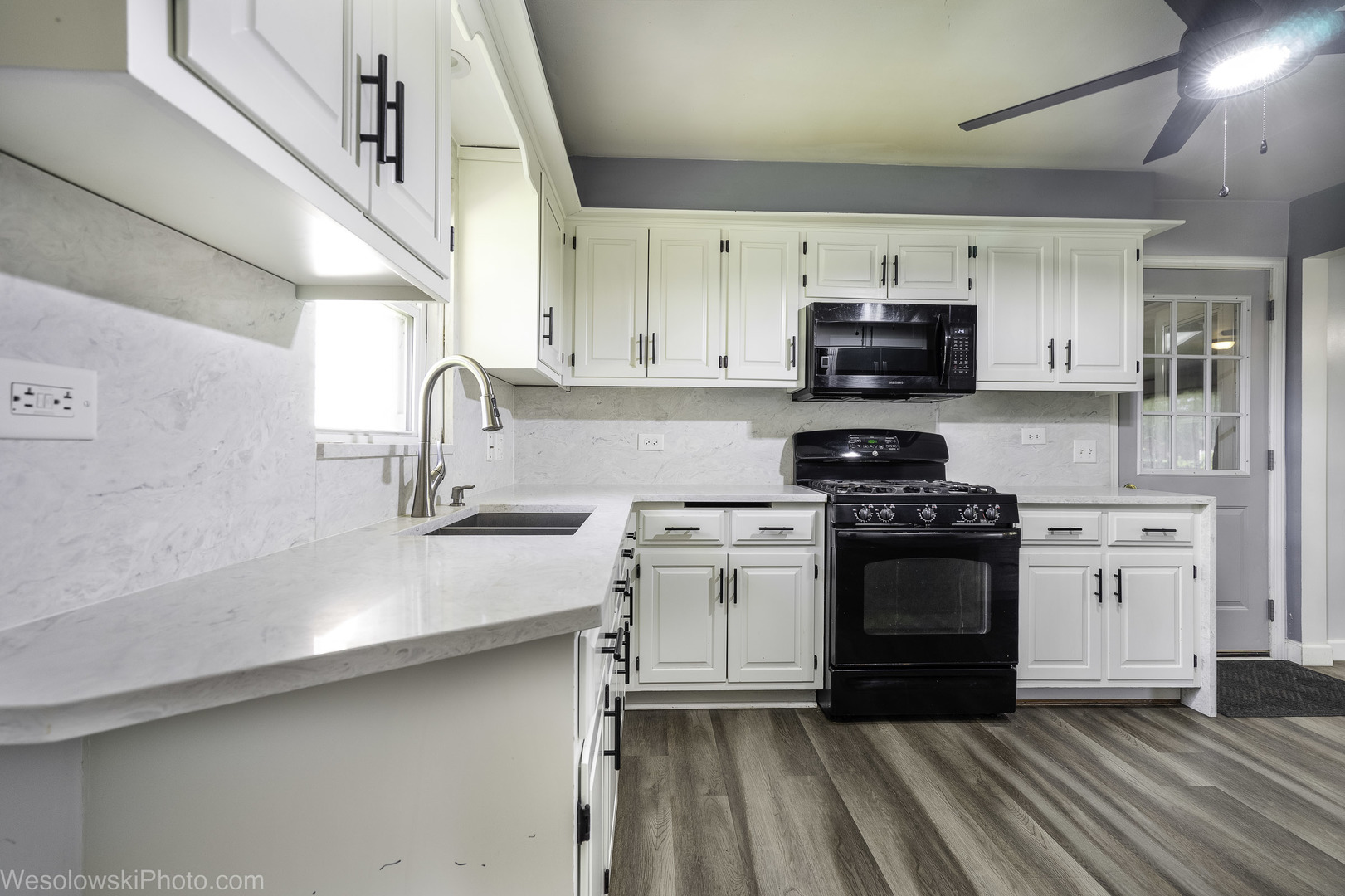 1714 Mayfield Avenue Property Photo 12