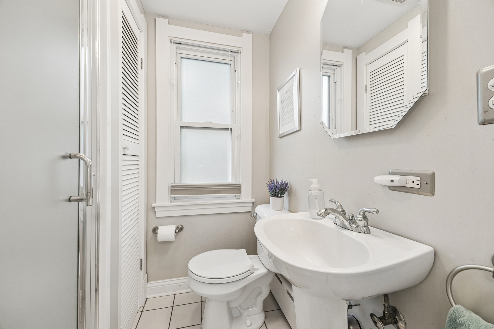 619 N Grove Avenue Property Photo 9