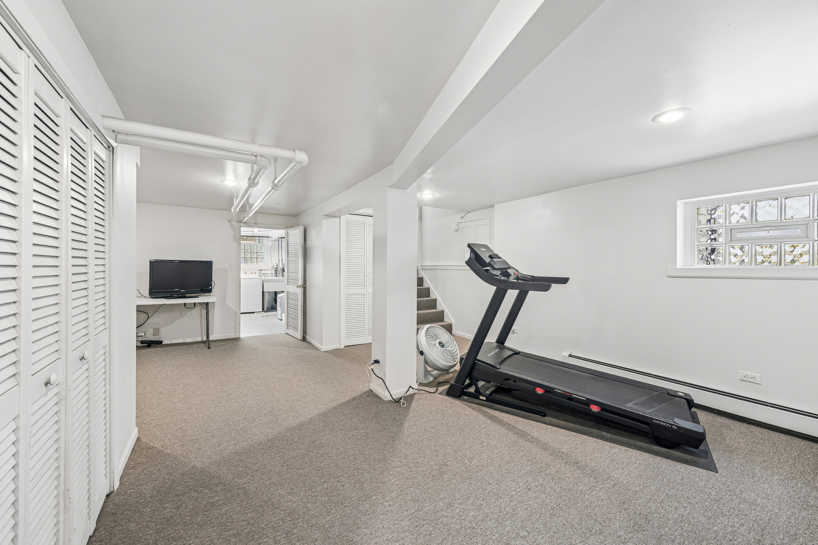 619 N Grove Avenue Property Photo 17