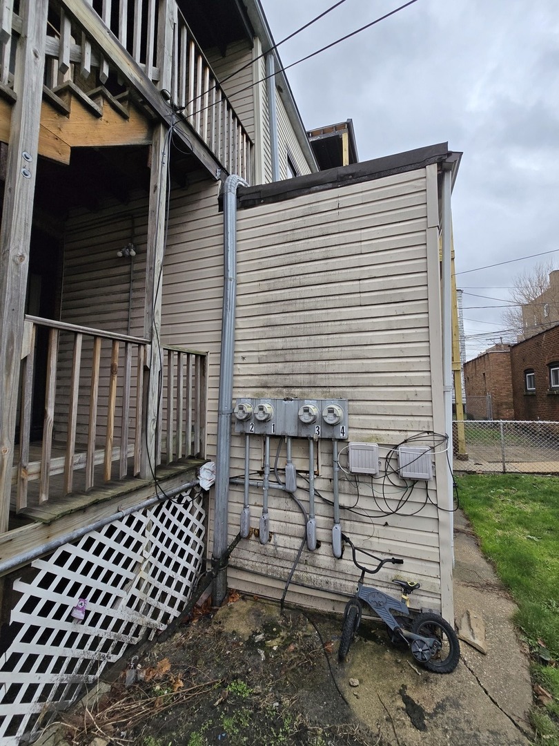 7938 S Langley Avenue Property Photo 8