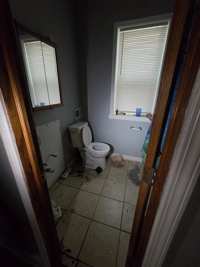 7938 S Langley Avenue Property Photo 15
