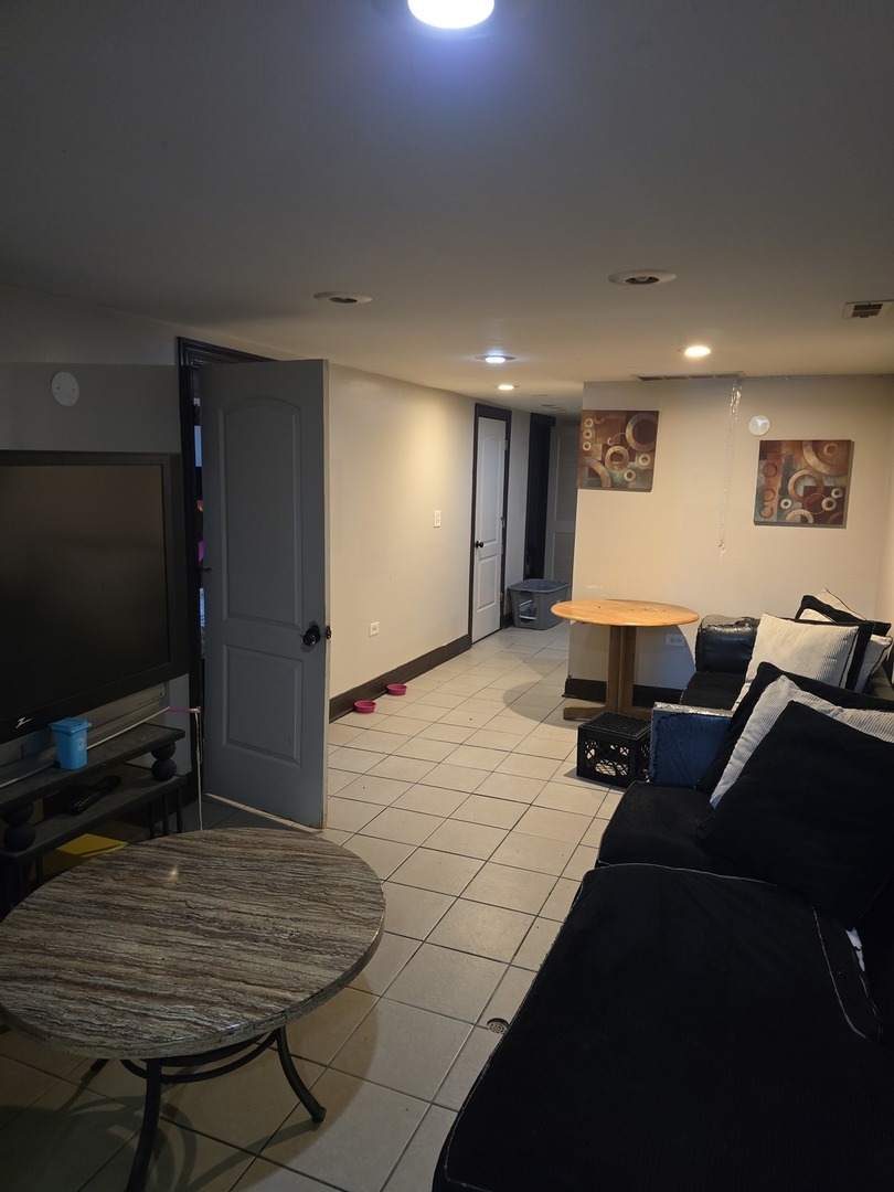 7938 S Langley Avenue Property Photo 25