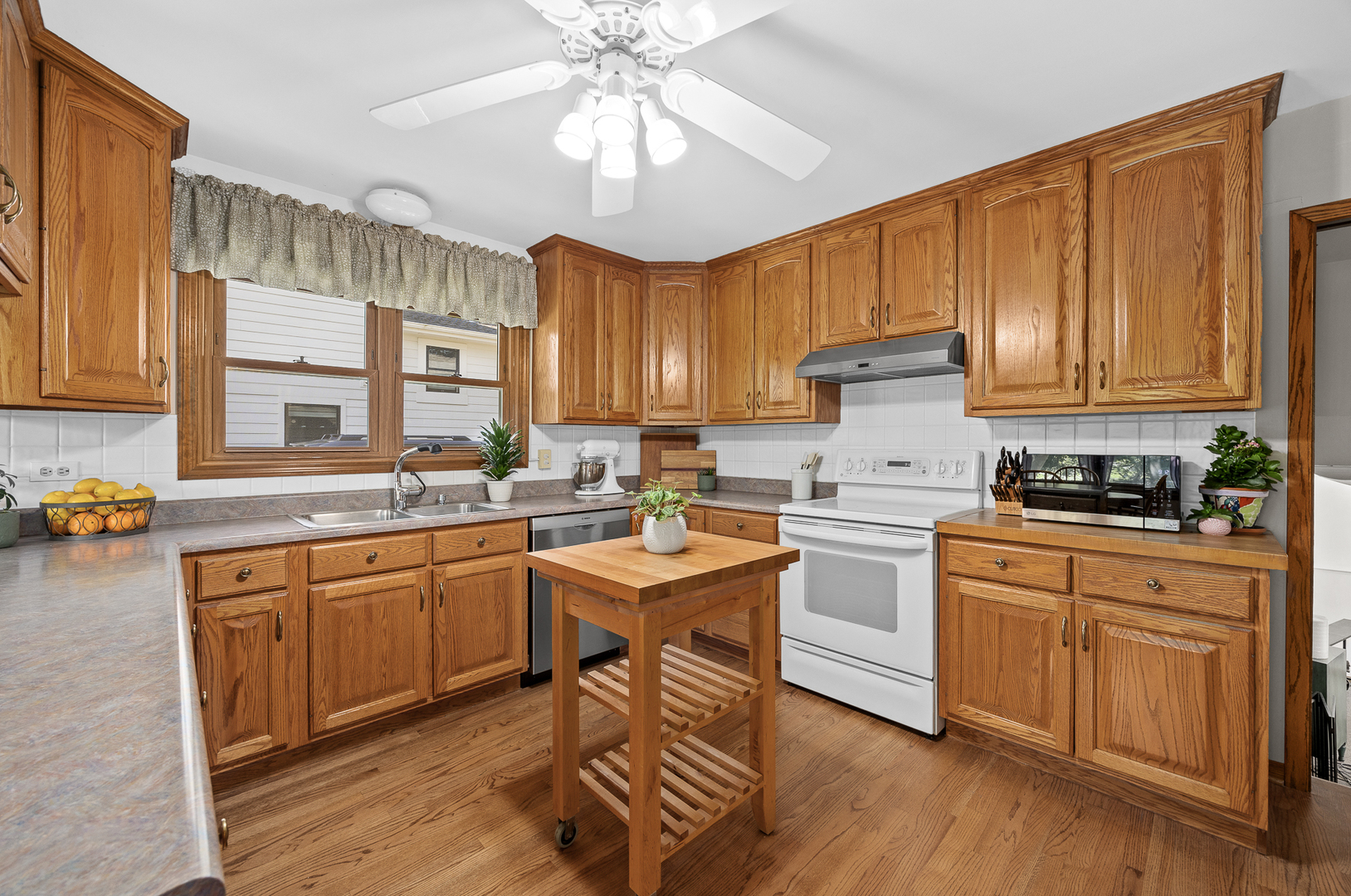 4600 Roslyn Road Property Photo 10