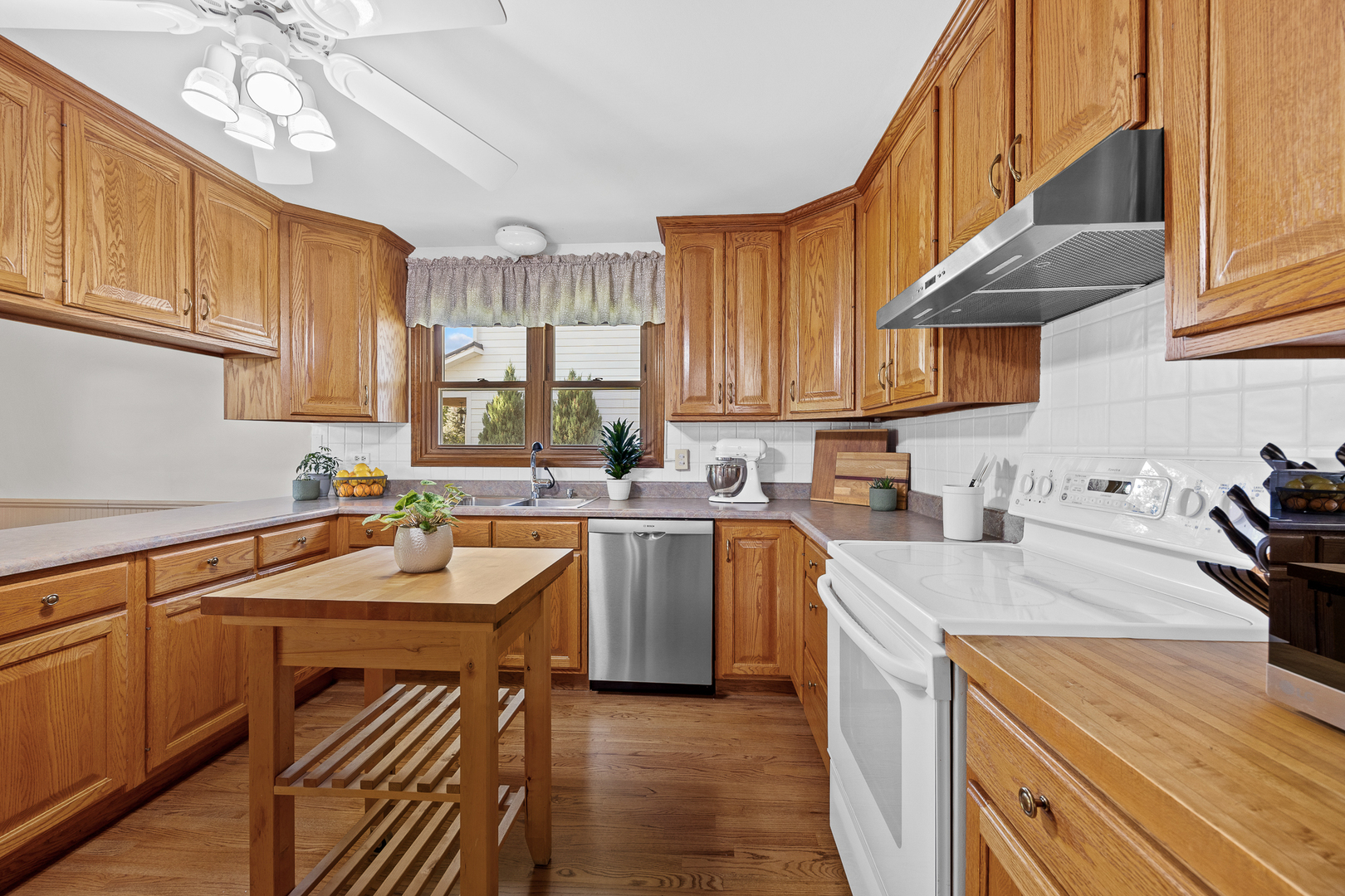 4600 Roslyn Road Property Photo 11