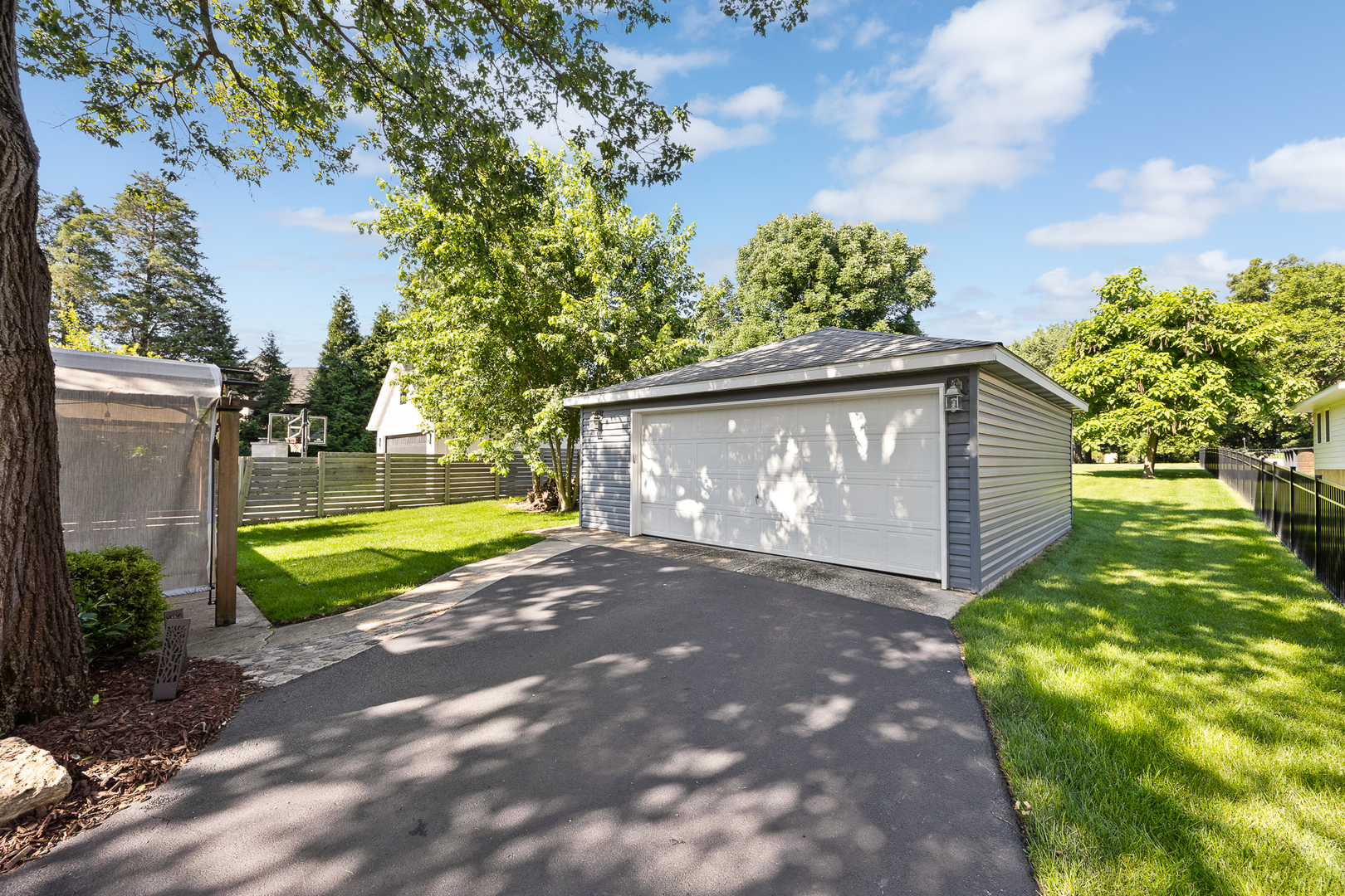 4600 Roslyn Road Property Photo 31