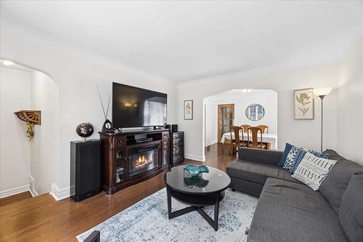 3833 Maple Avenue Property Photo 4