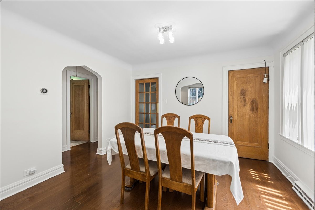 3833 Maple Avenue Property Photo 5