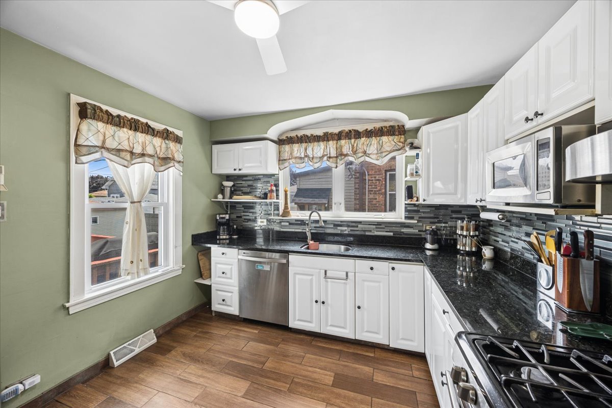 3833 Maple Avenue Property Photo 7