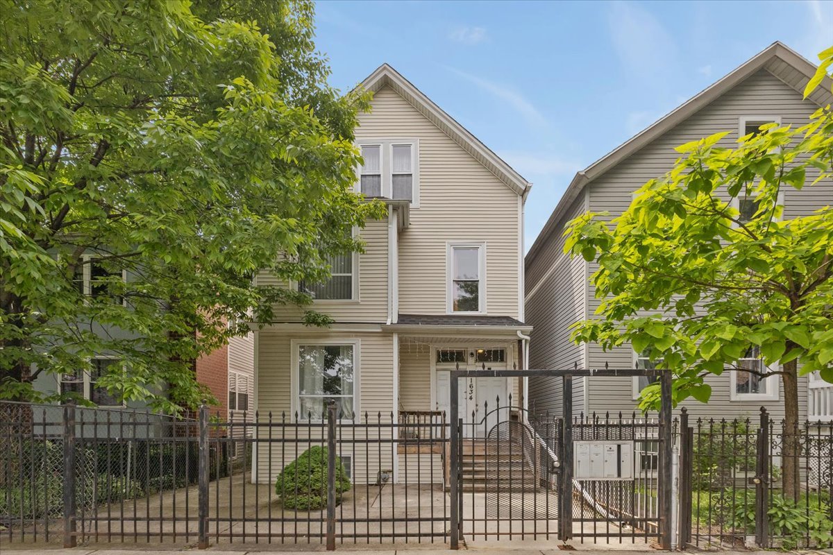 1634 N Sawyer Avenue Property Photo 1