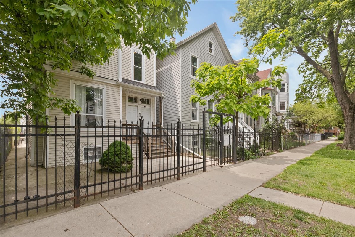 1634 N Sawyer Avenue Property Photo 2