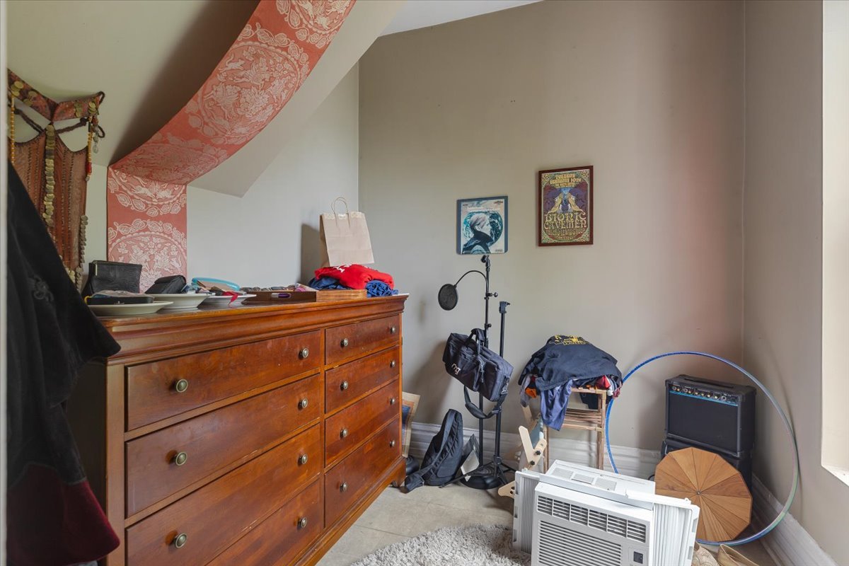 1634 N Sawyer Avenue Property Photo 18