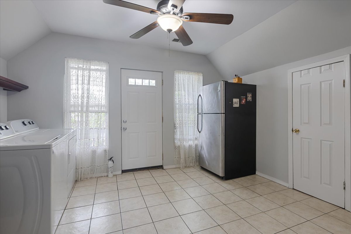 1634 N Sawyer Avenue Property Photo 25