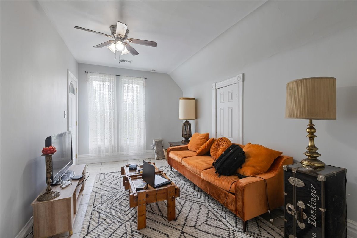 1634 N Sawyer Avenue Property Photo 27