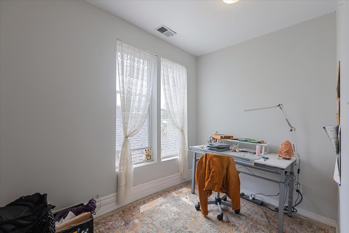 1634 N Sawyer Avenue Property Photo 28