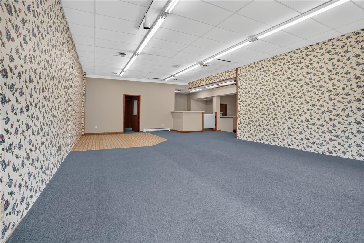 122 E Locust Street Property Photo 5