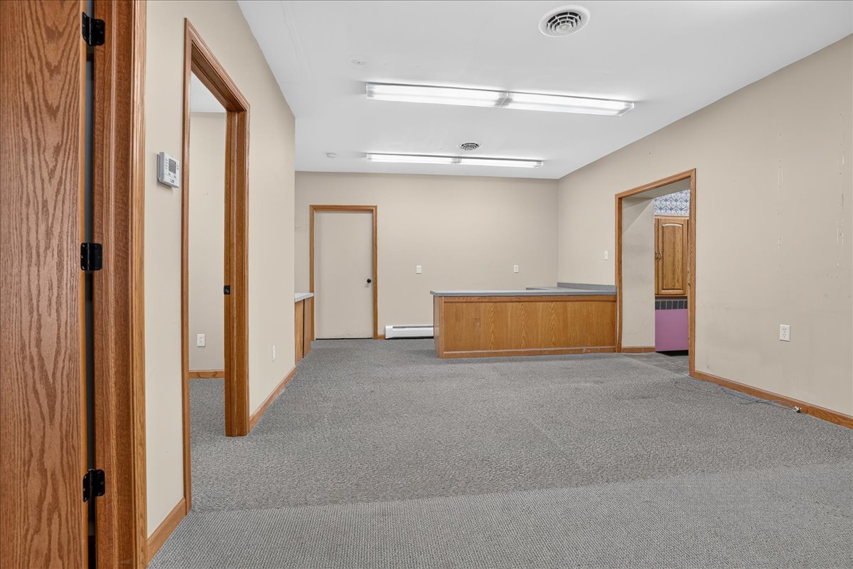 122 E Locust Street Property Photo 8