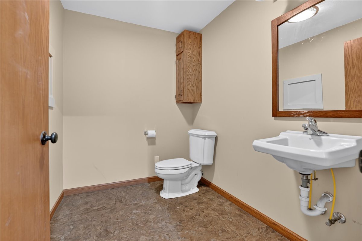 122 E Locust Street Property Photo 9