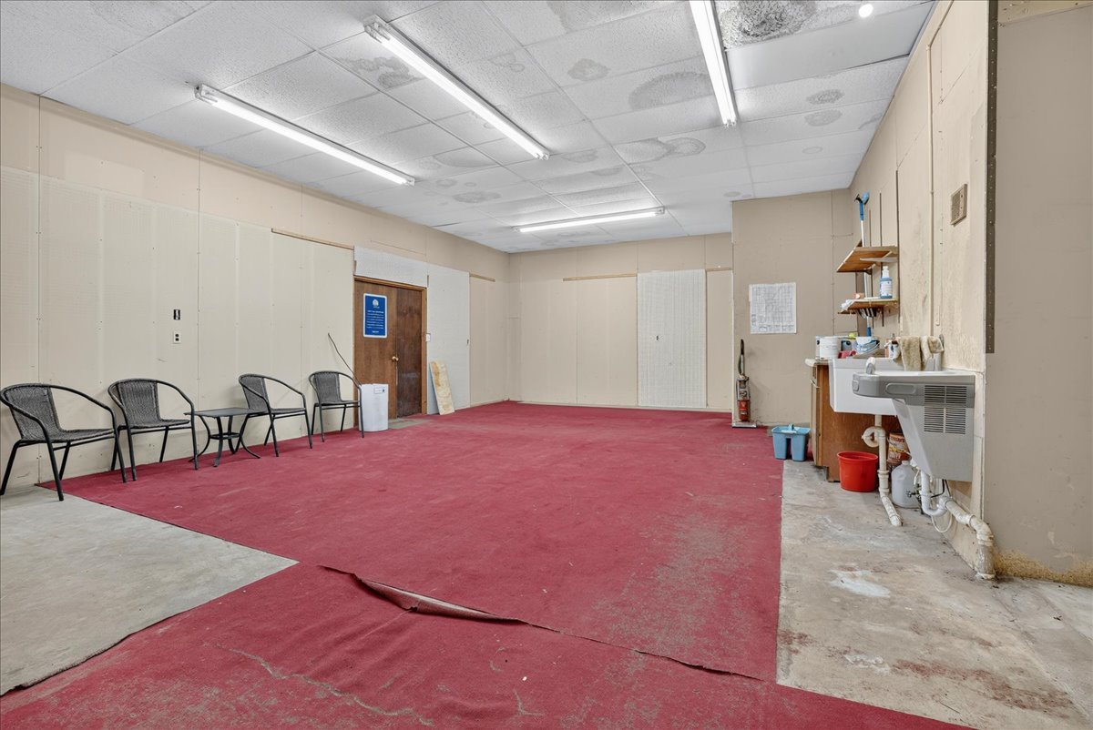 122 E Locust Street Property Photo 10