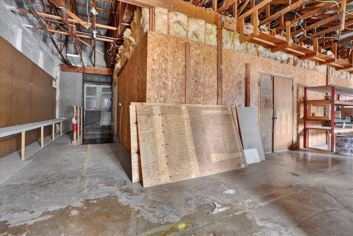 122 E Locust Street Property Photo 12