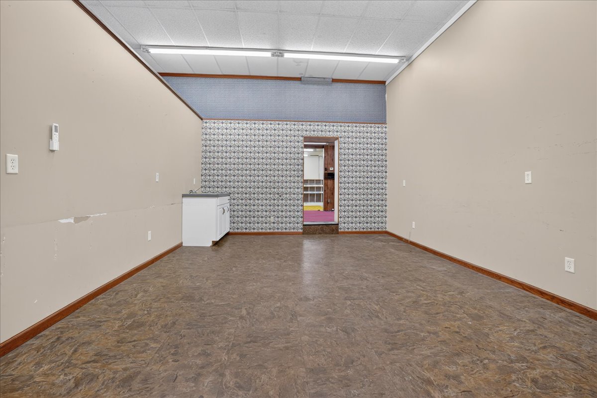 122 E Locust Street Property Photo 13