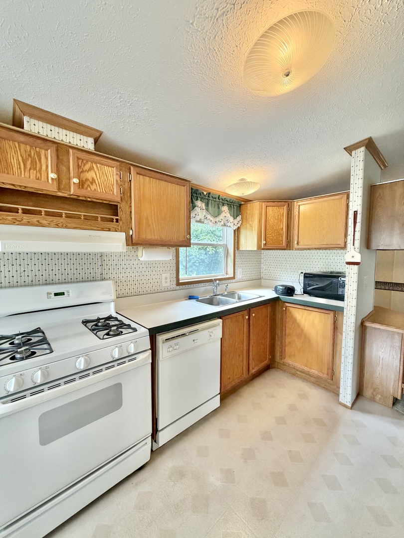 459 Meadowlark Circle Property Photo 6