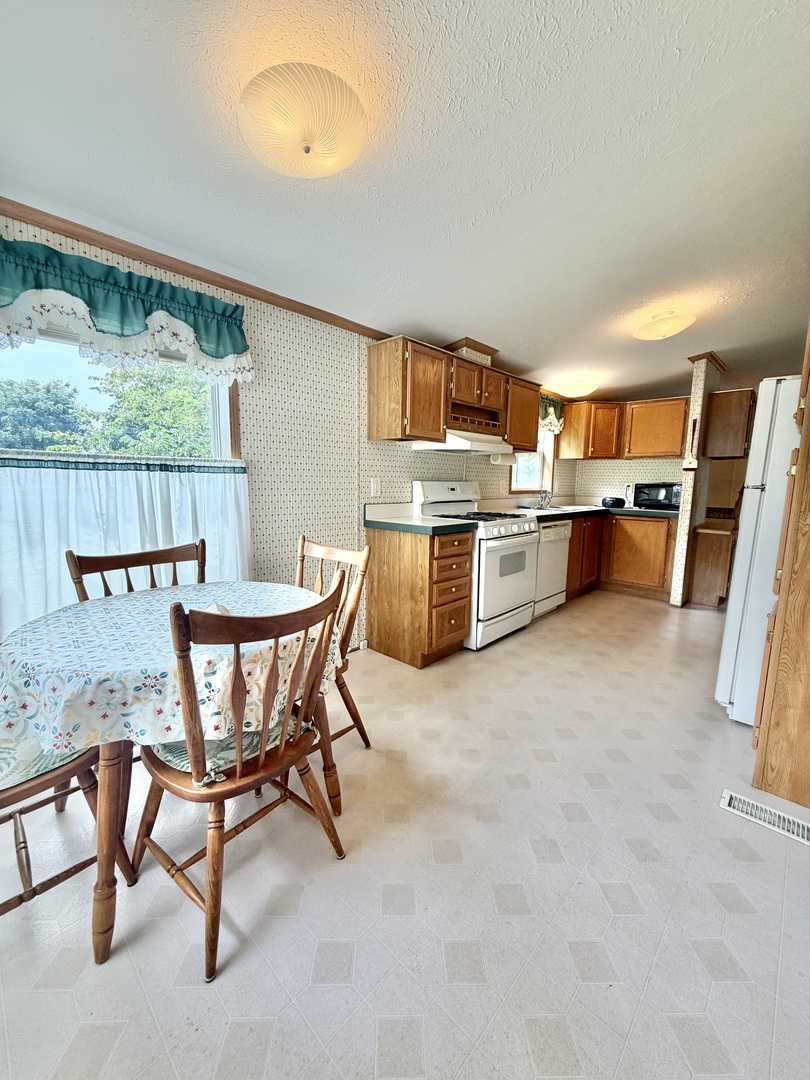 459 Meadowlark Circle Property Photo 7
