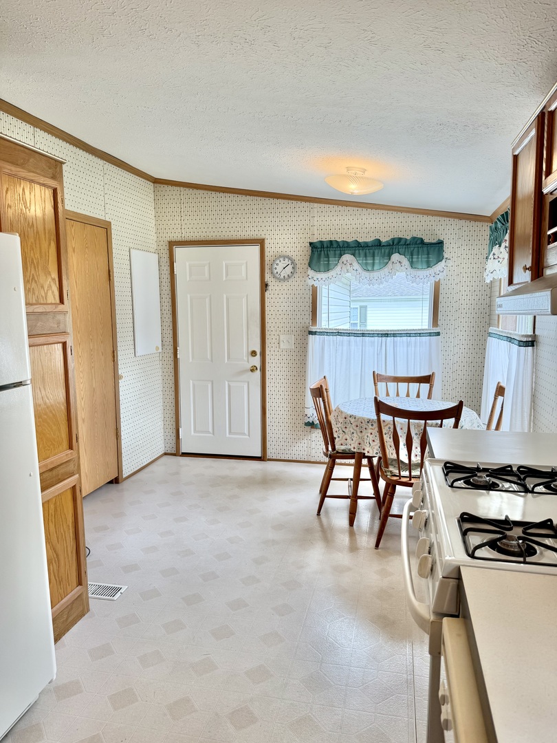 459 Meadowlark Circle Property Photo 8