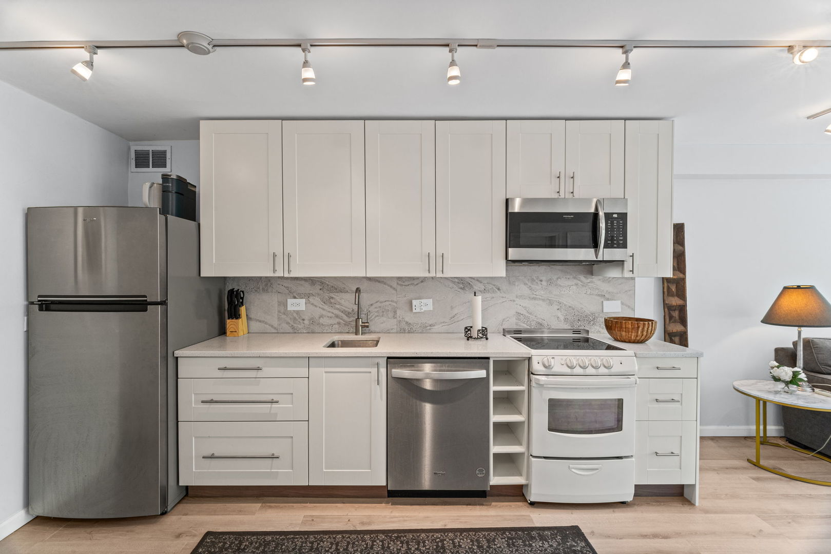 3100 N Lake Shore Drive 604 Property Photo 6