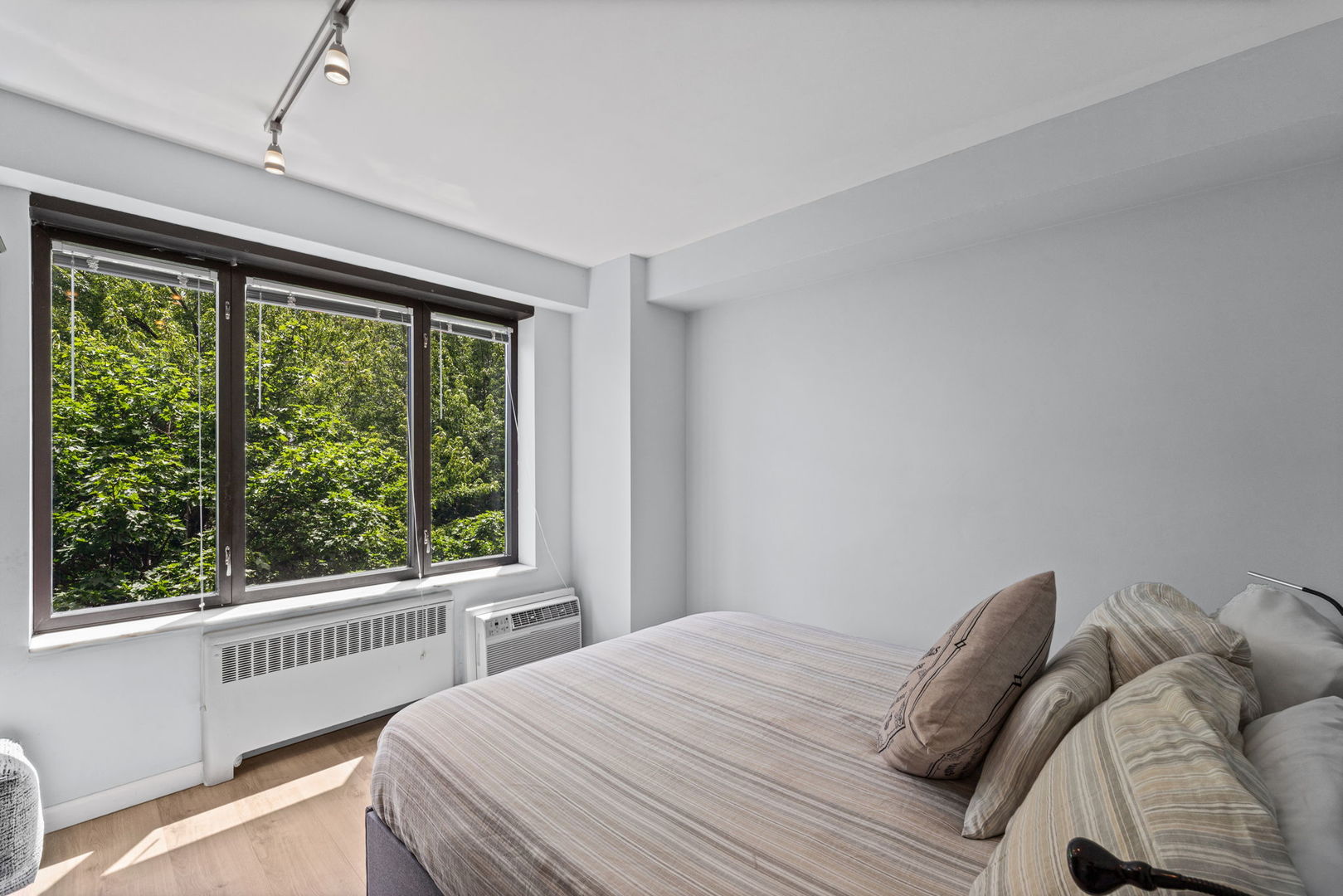 3100 N Lake Shore Drive 604 Property Photo 9