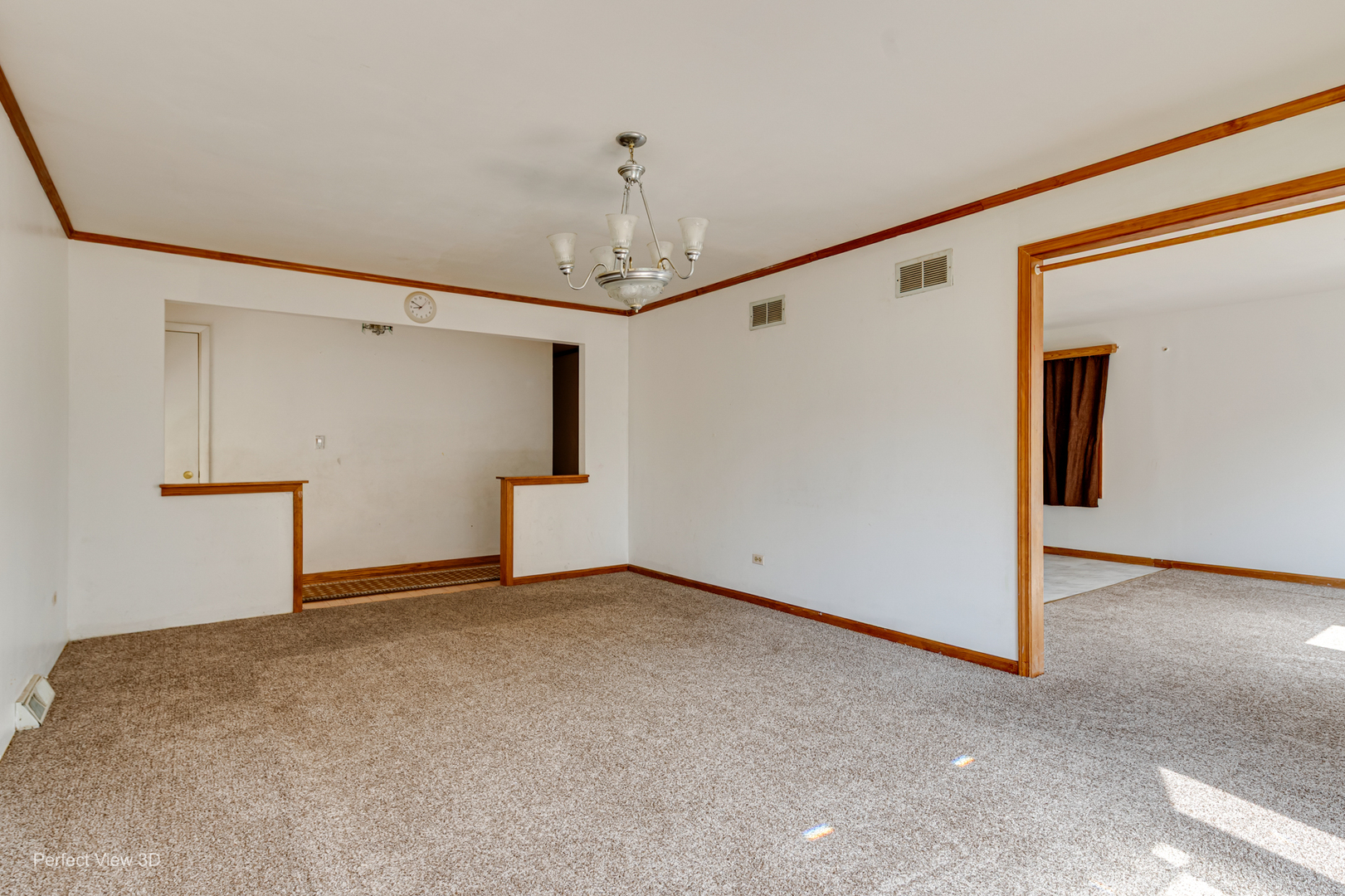 1605 S Main Street Property Photo 4