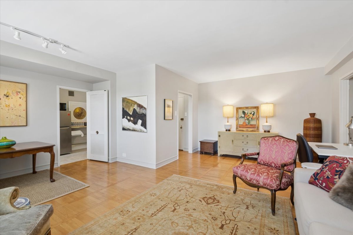 1585 Ridge Avenue 309 Property Photo 8