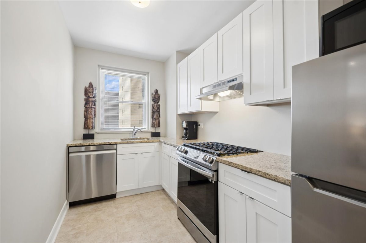 1585 Ridge Avenue 309 Property Photo 11