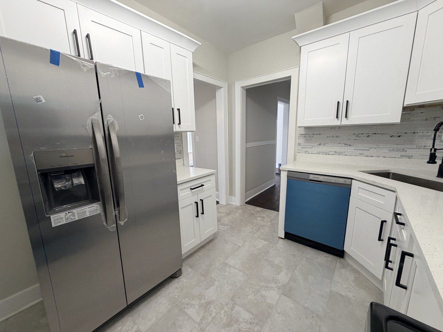 11415 S Prairie Avenue Property Photo 8
