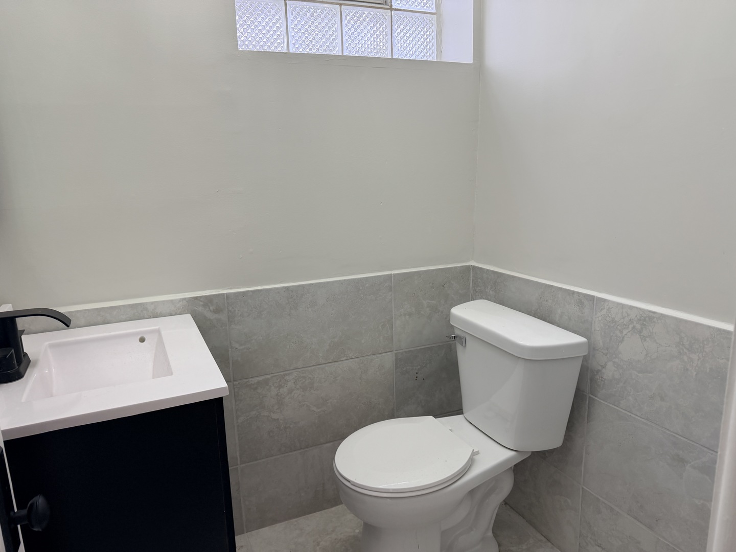 11415 S Prairie Avenue Property Photo 13