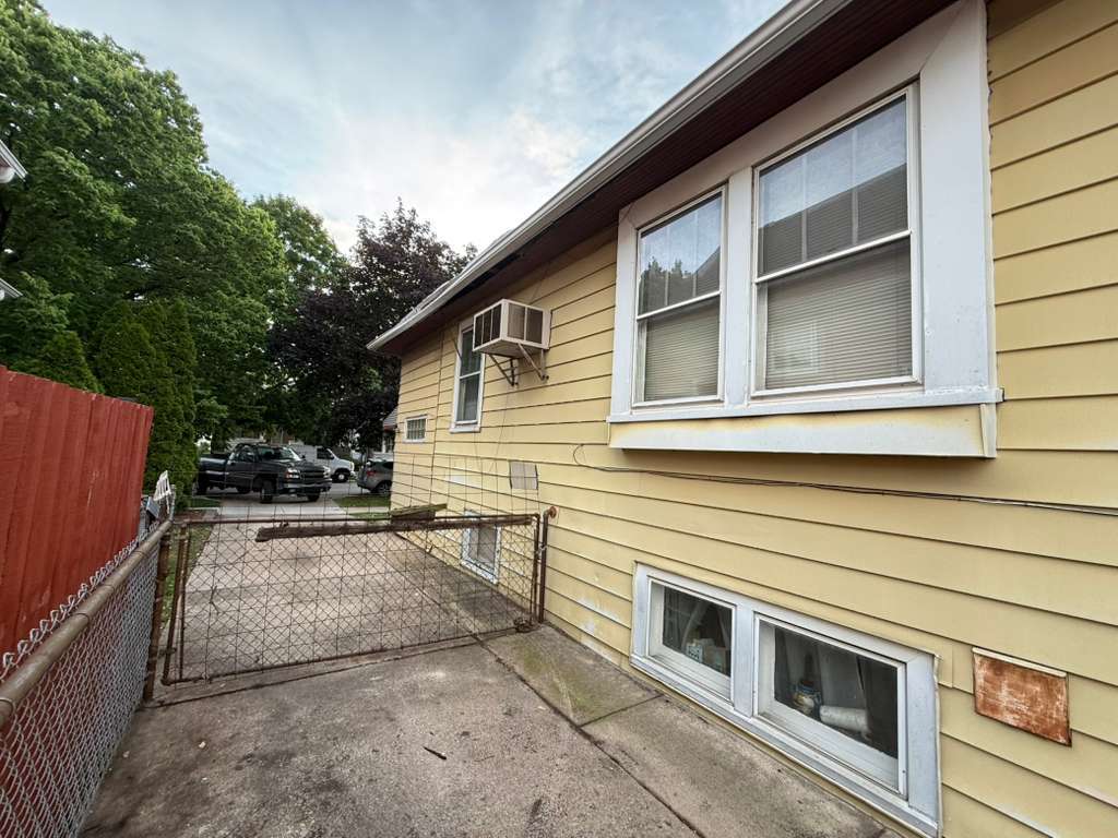 2627 S 60th Court Property Photo 2